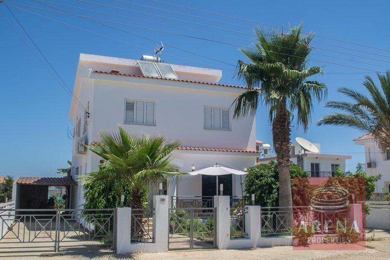 3674 villa for sale