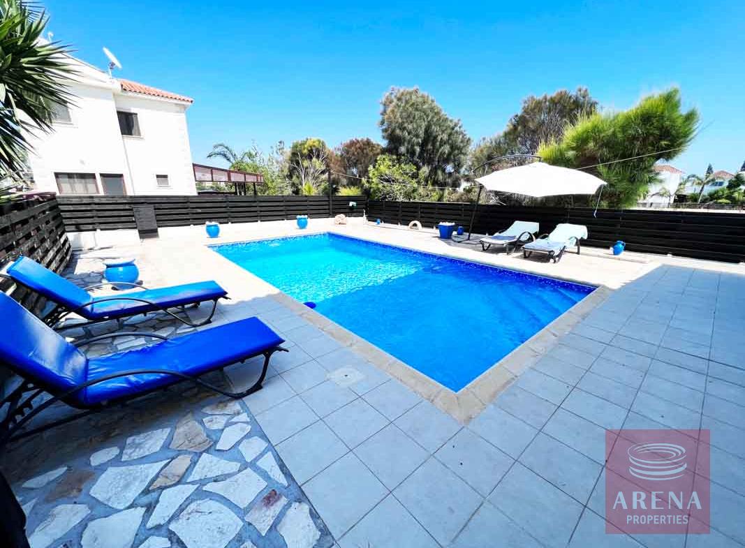 2 Bed Villa in Ayia Thekla - pool
