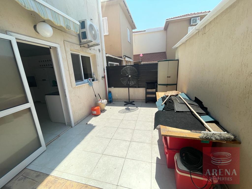 Semi-Det Villa in Pervolia - bak veranda