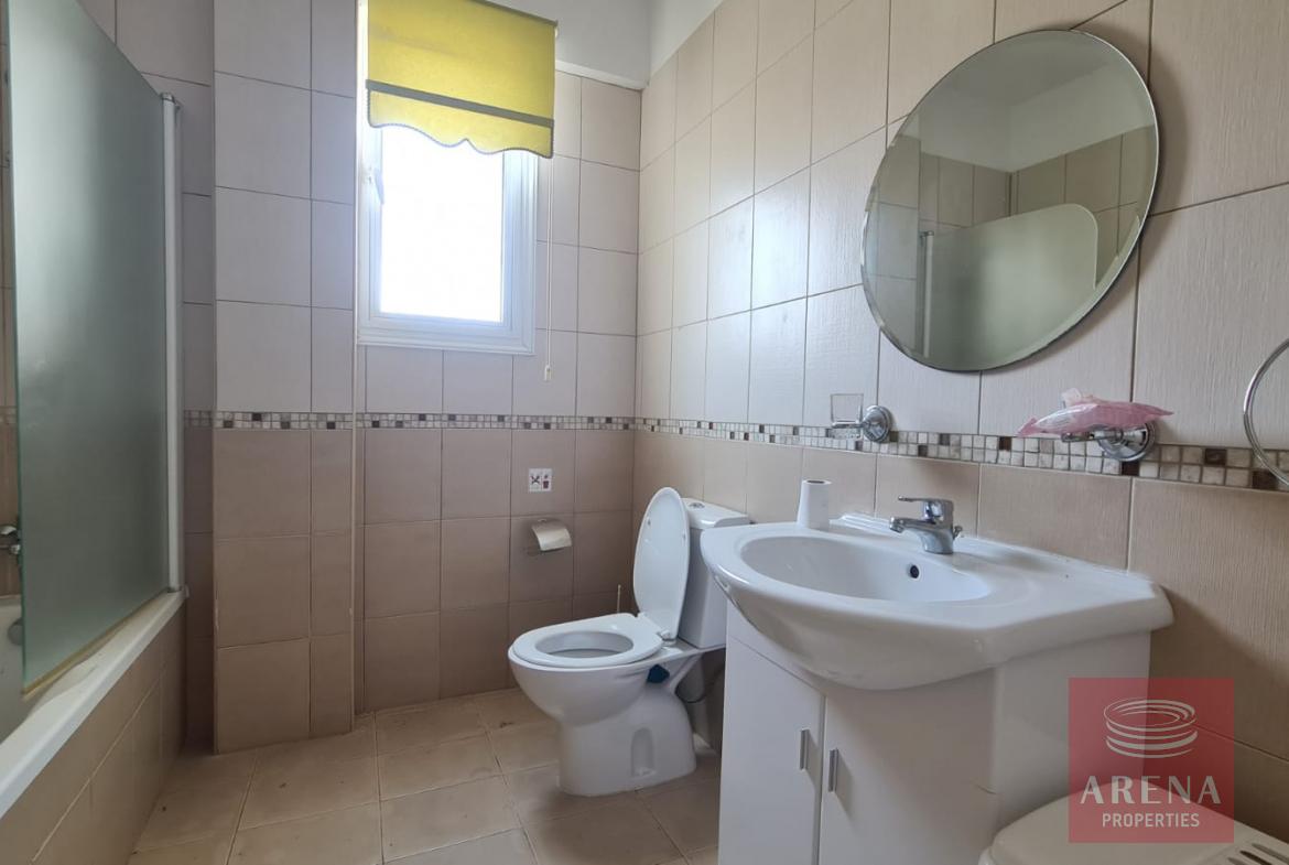 3 bed apt in pernera - bathroom