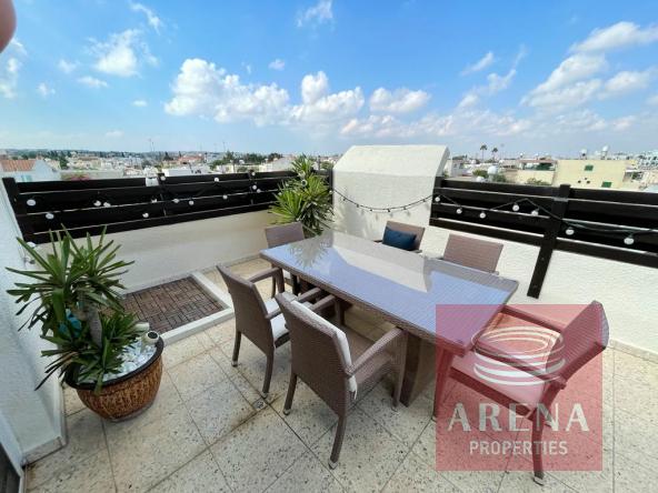 2 bed top floor apt