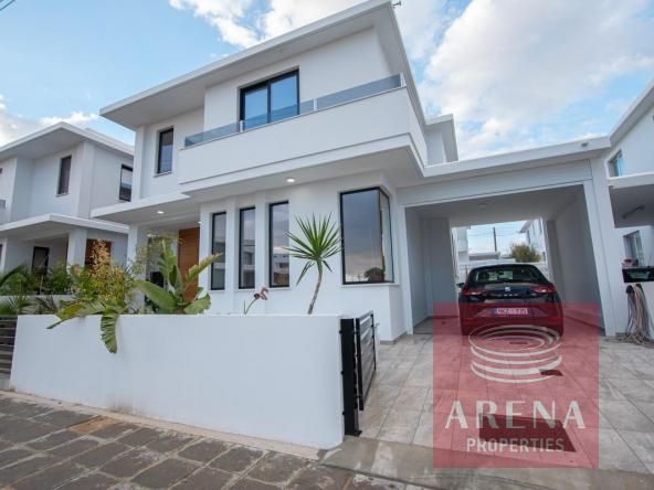 1 VILLA FOR RENT LIVADIA 5473
