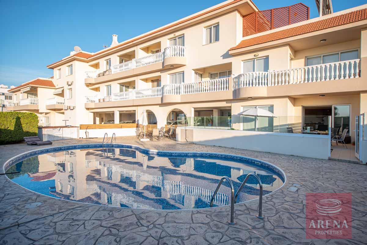 1 apt for rent derynia