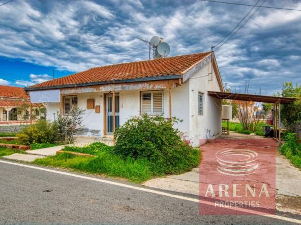 smaill bungalow in Derynia