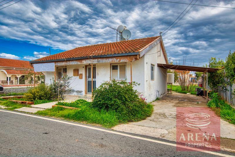 smaill bungalow in Derynia