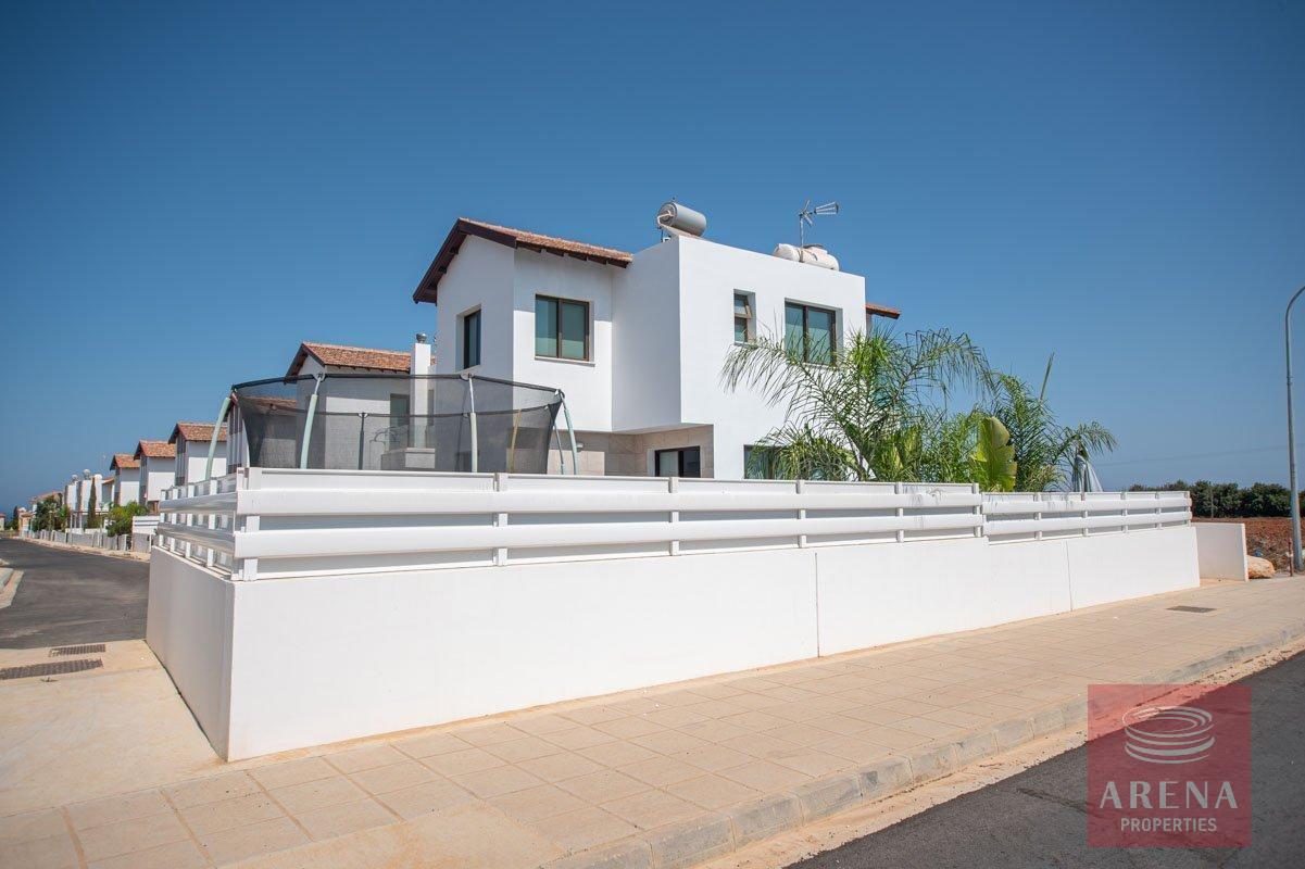 1 villa for rent 5354