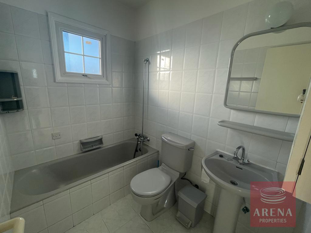 2 Bed Apt for rent in Paralimni - bathroom