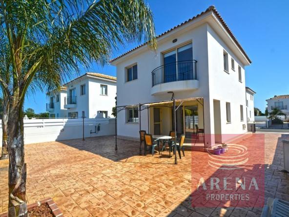 villa to let 5
