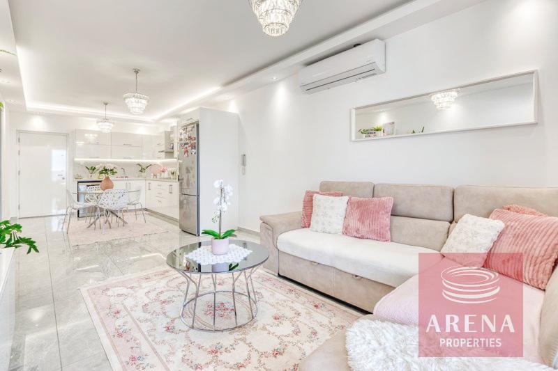 1 2 bed apartment in derynia 6410