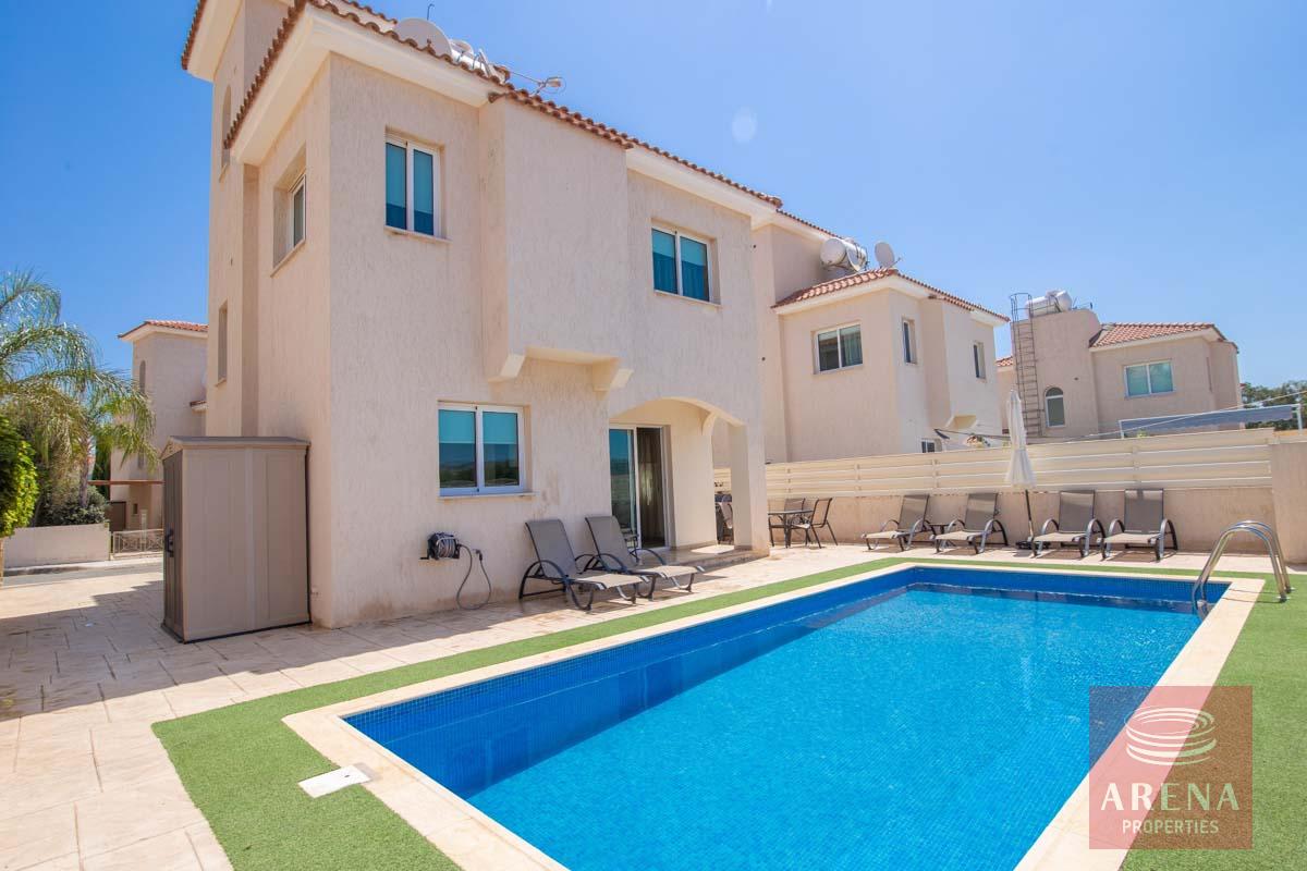 Villa with pool in Pernera