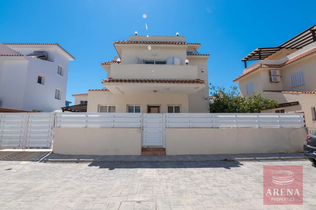 3 bed villa in Ayia Triadaa for sale