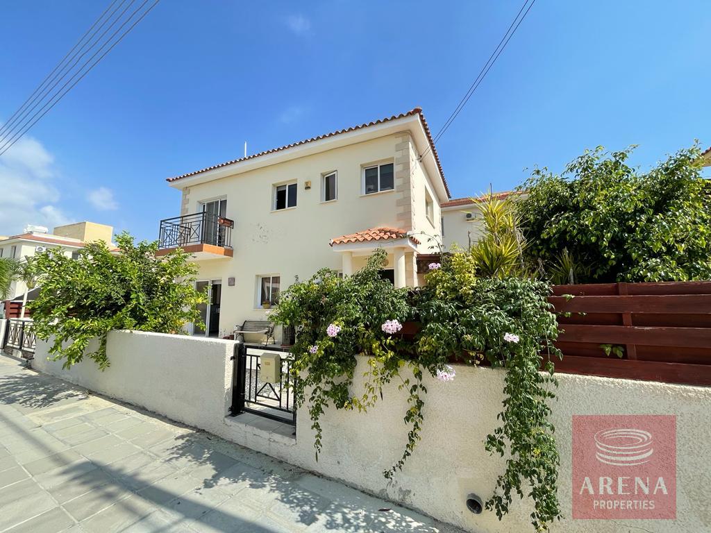 buy villa in oroklini