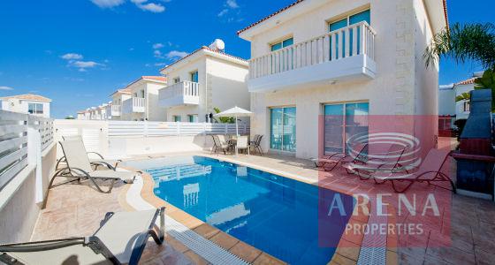 3 BEDVILLA IN PERNERA