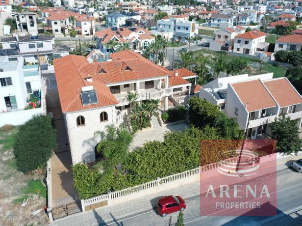 5 Bed Villa in Oroklini
