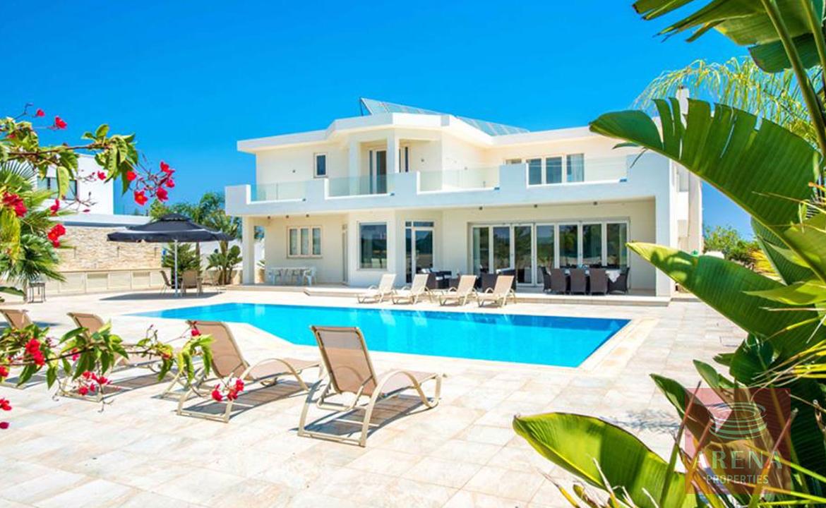 5 BED VILLA FOR SALE IN pROTARAS