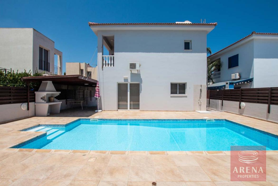 4 BED VILLA IN AYIA TRIADA FOR SALE