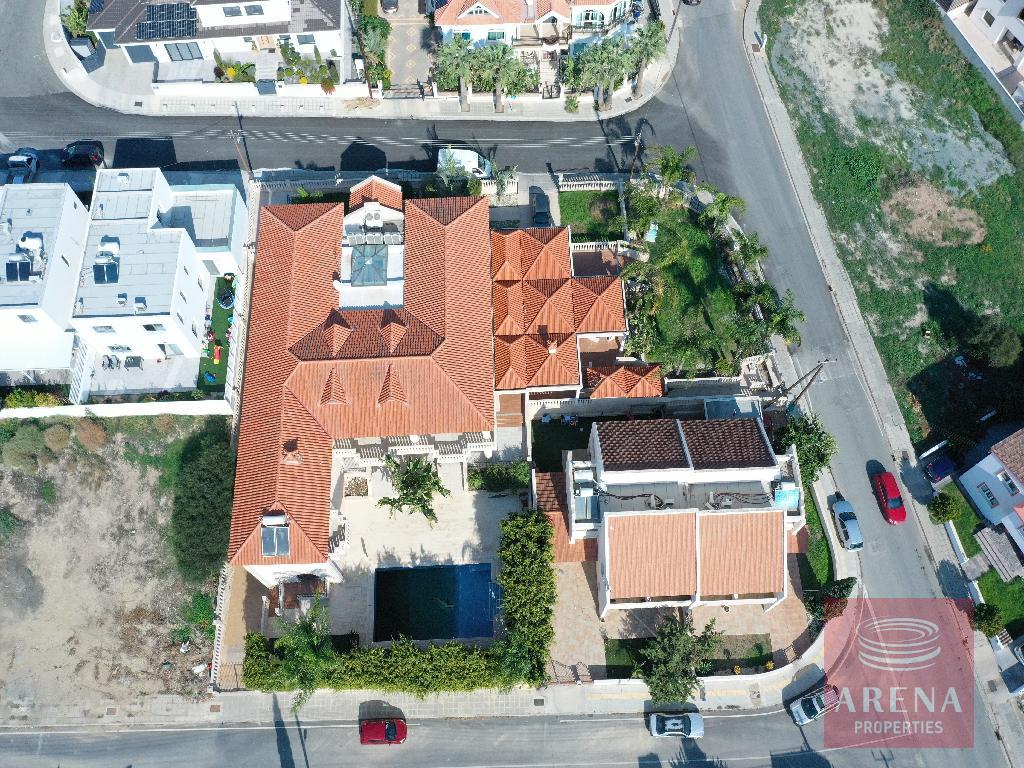 5 Bed Villa in Oroklini for sale