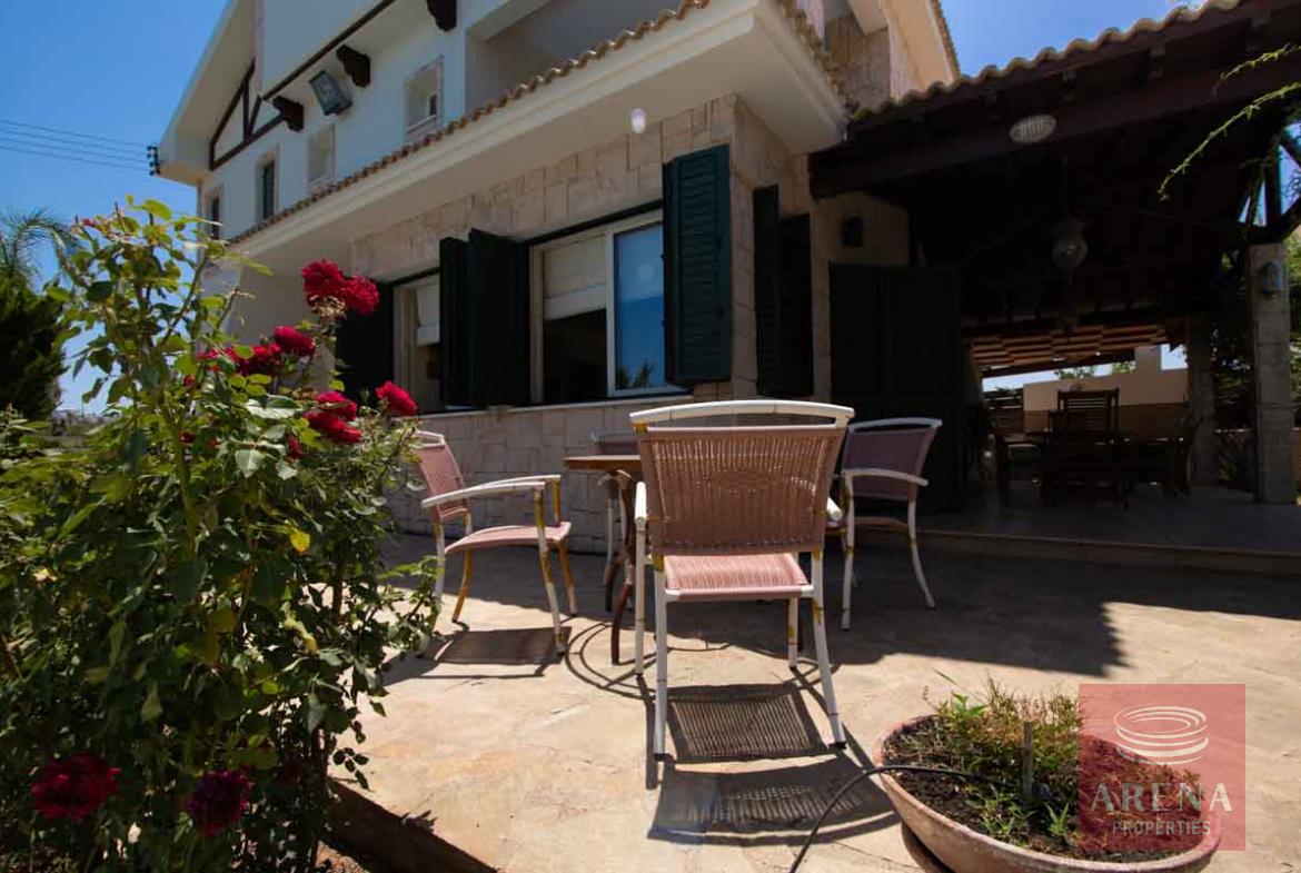 5 bed villa in Paralimni for sale