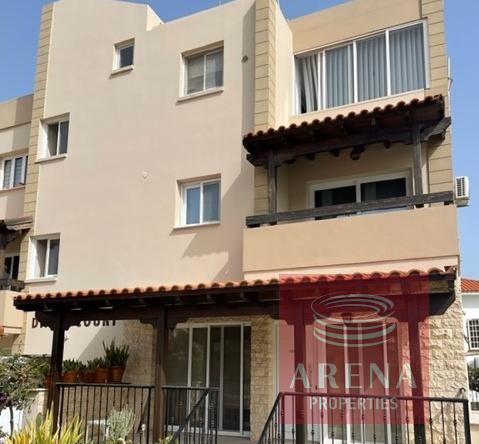 2 bed apt in pernera