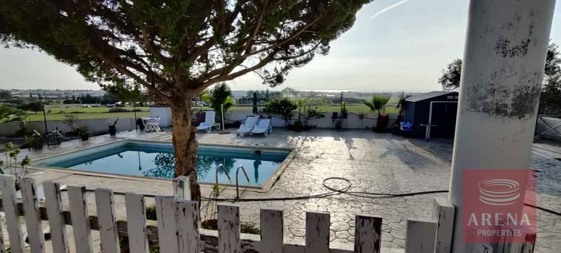 5 bed bungalow for sale in tersefanou - private swimming pool