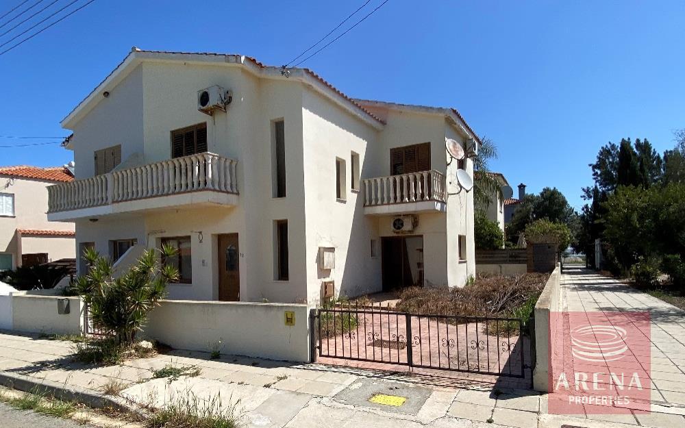 SEMI-DET VILLA IN sOTIRA