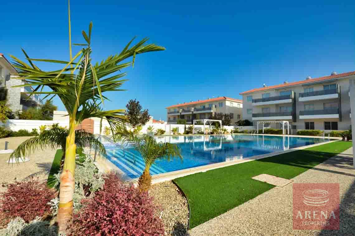 2 bed apt to buy - communal pool