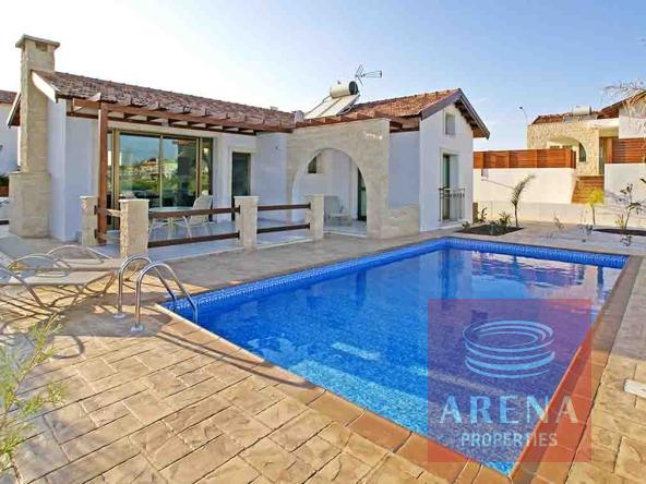 2 bed bungalow in Ayia Thekla