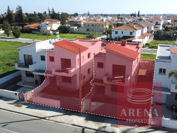 2 UNFINISHED HOUSES IN KITI