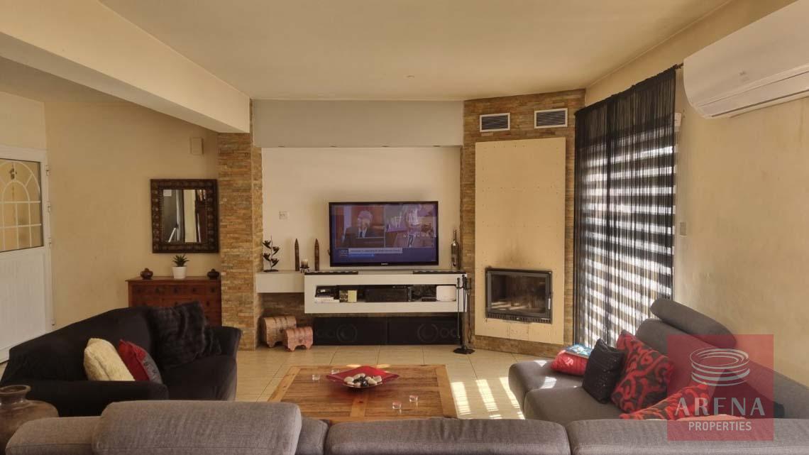 3 bed apt in Paralimni