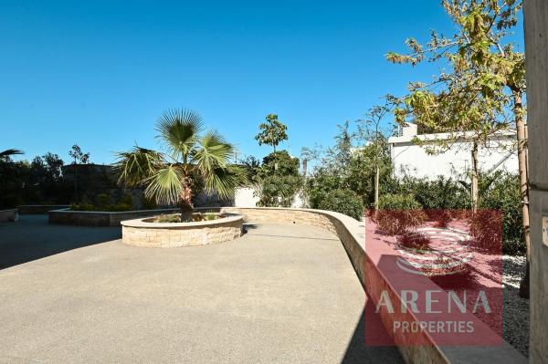 2 bed apt in makenzie to buy