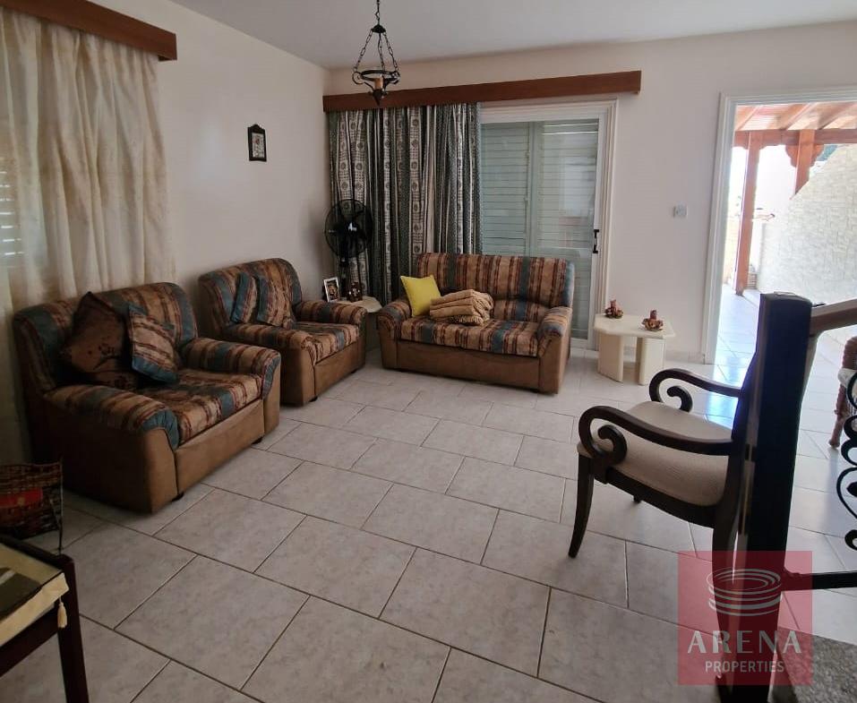 semi-detahed house in pervolia - living area