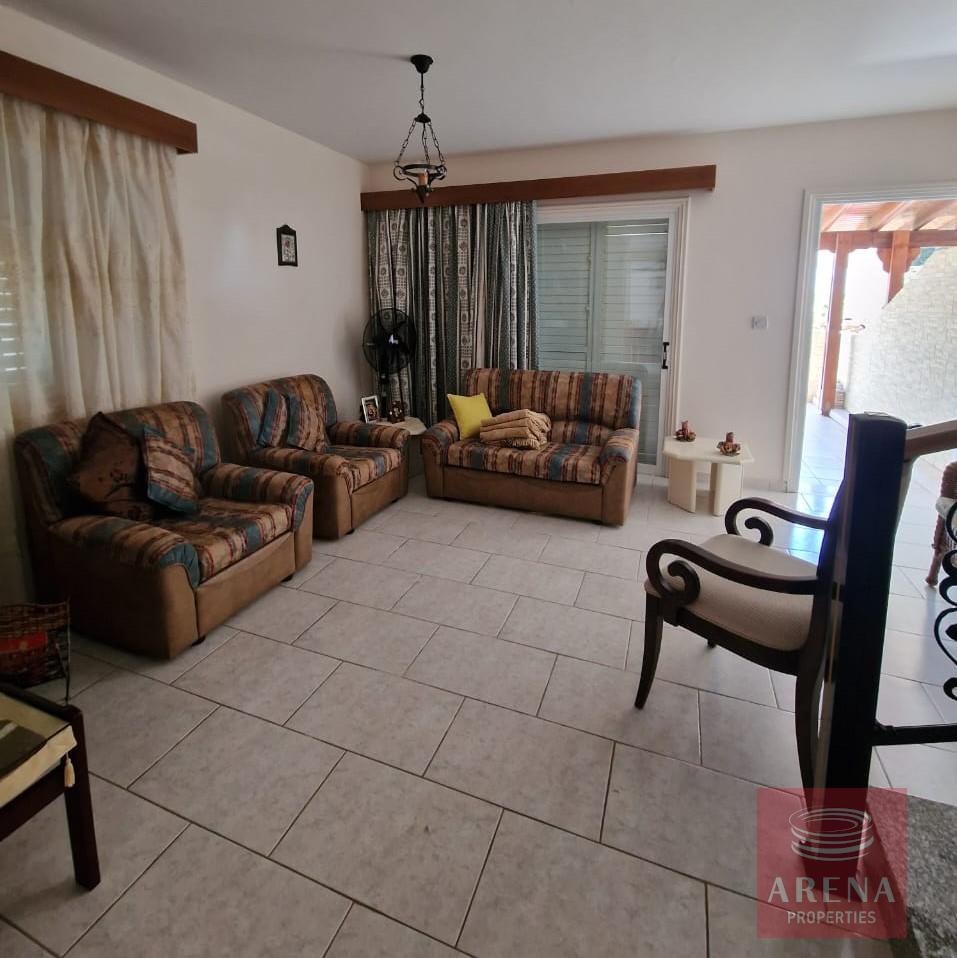 semi-detahed house in pervolia - living area