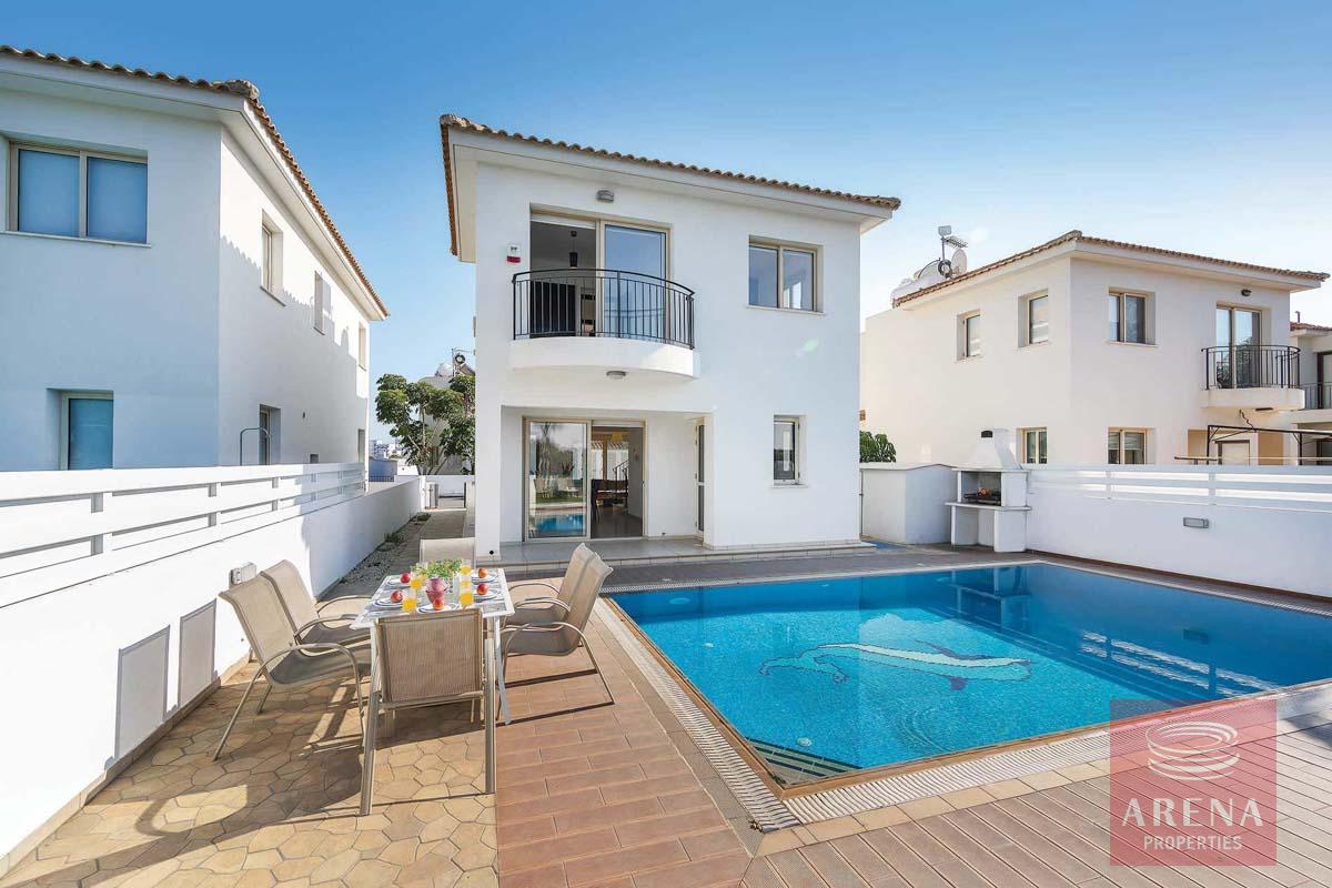 3 bed villa in Pernera