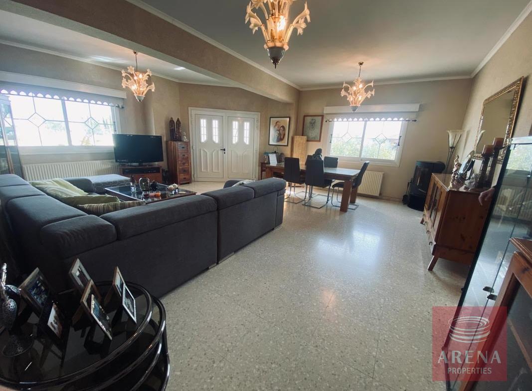 4 BED HOUSE IN DERYNIA