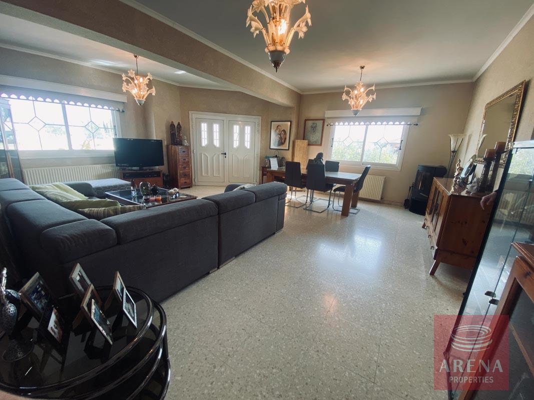 4 BED HOUSE IN DERYNIA