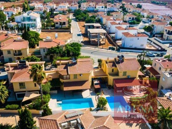 4 bed villa in Ayia Triada