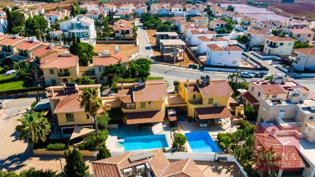 4 bed villa in Ayia Triada