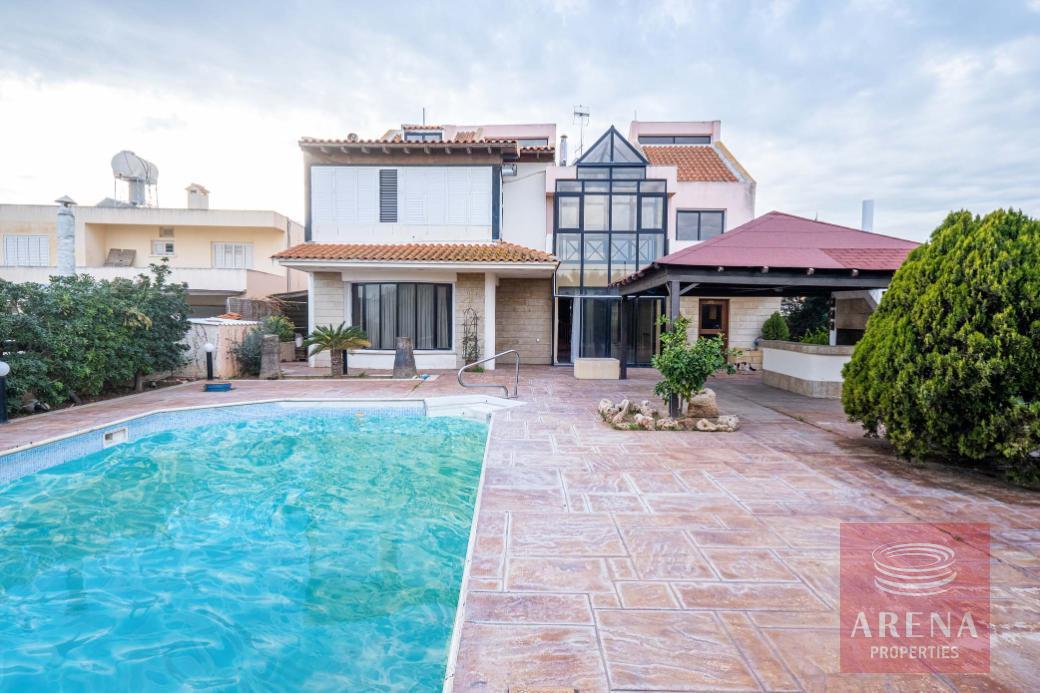 3 Bed Villa in Paralimni - pool