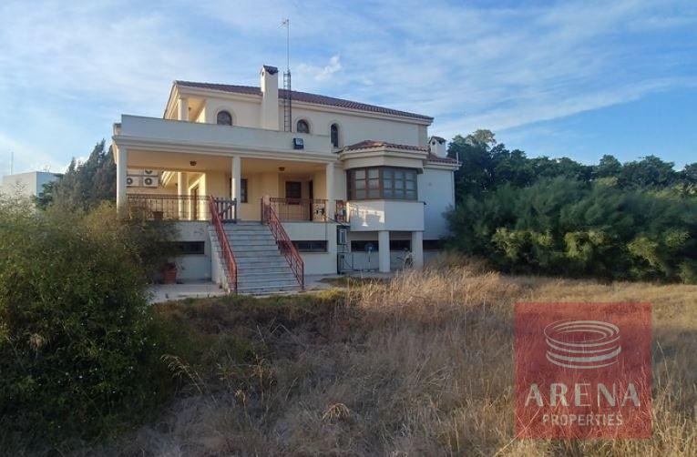 Villa in Tersefanou for sale