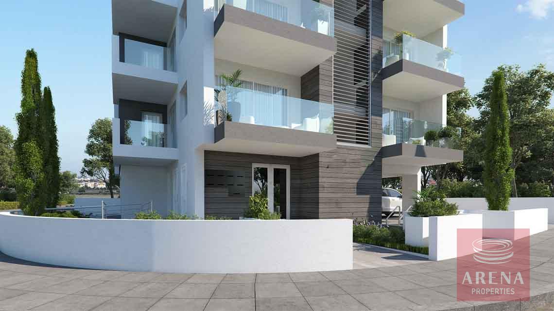 2 bed apt in marina area to buy