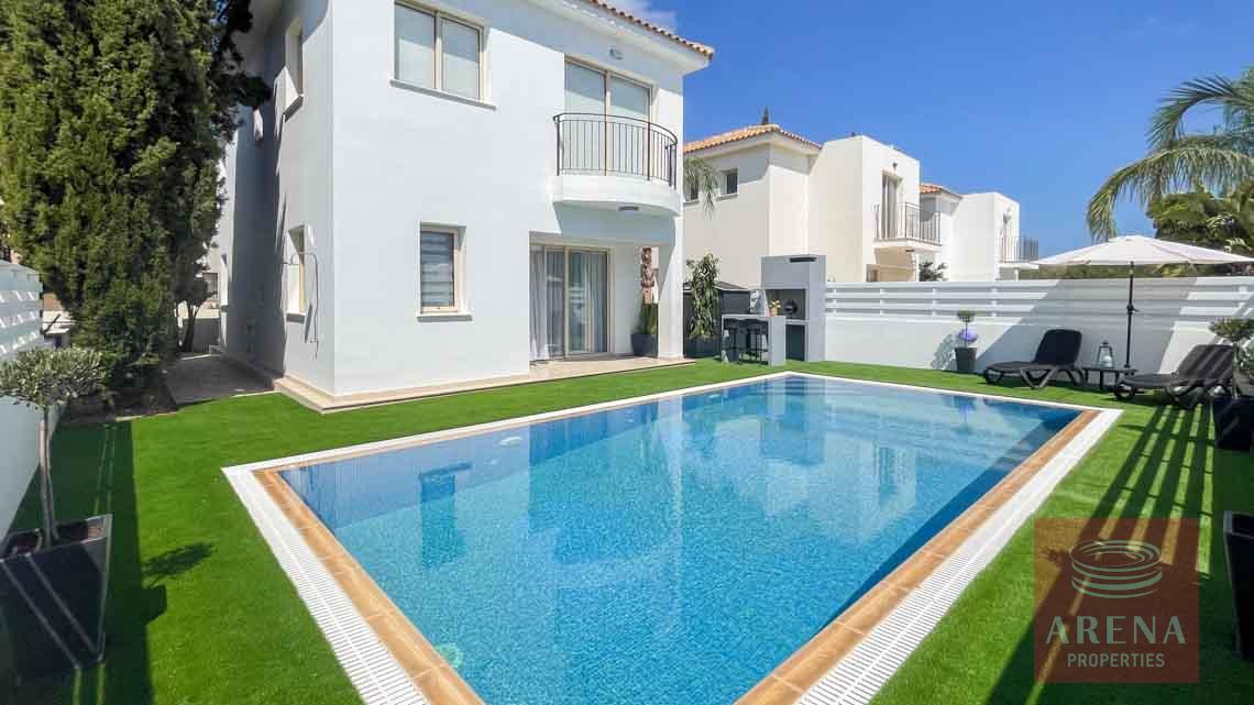 1 3 bed villa in pernera 6864
