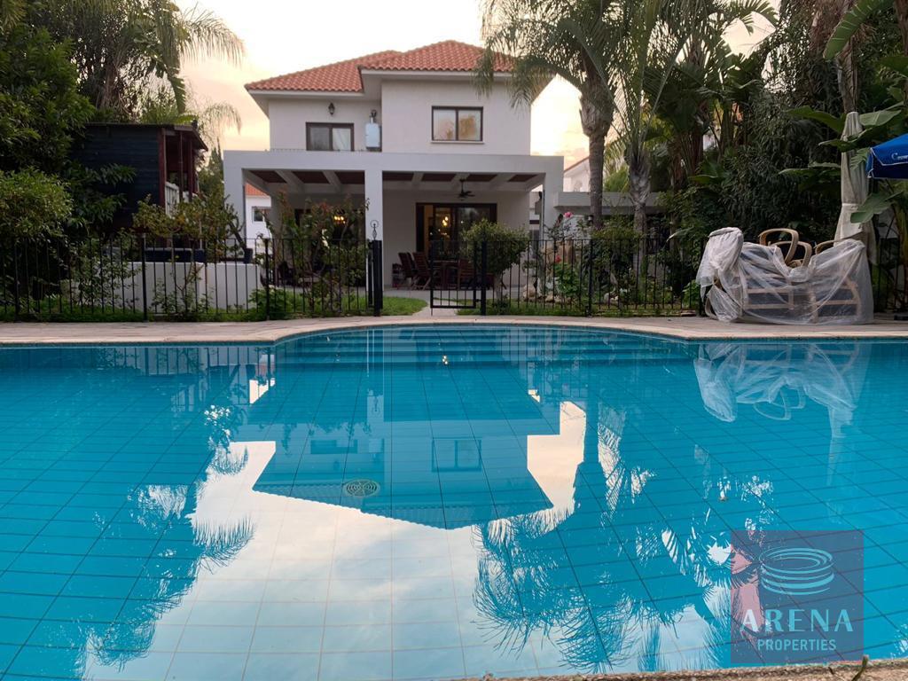 villa in Oroklini for sale