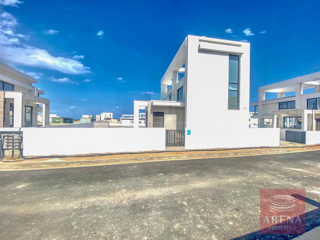 Villa in Pernera to let