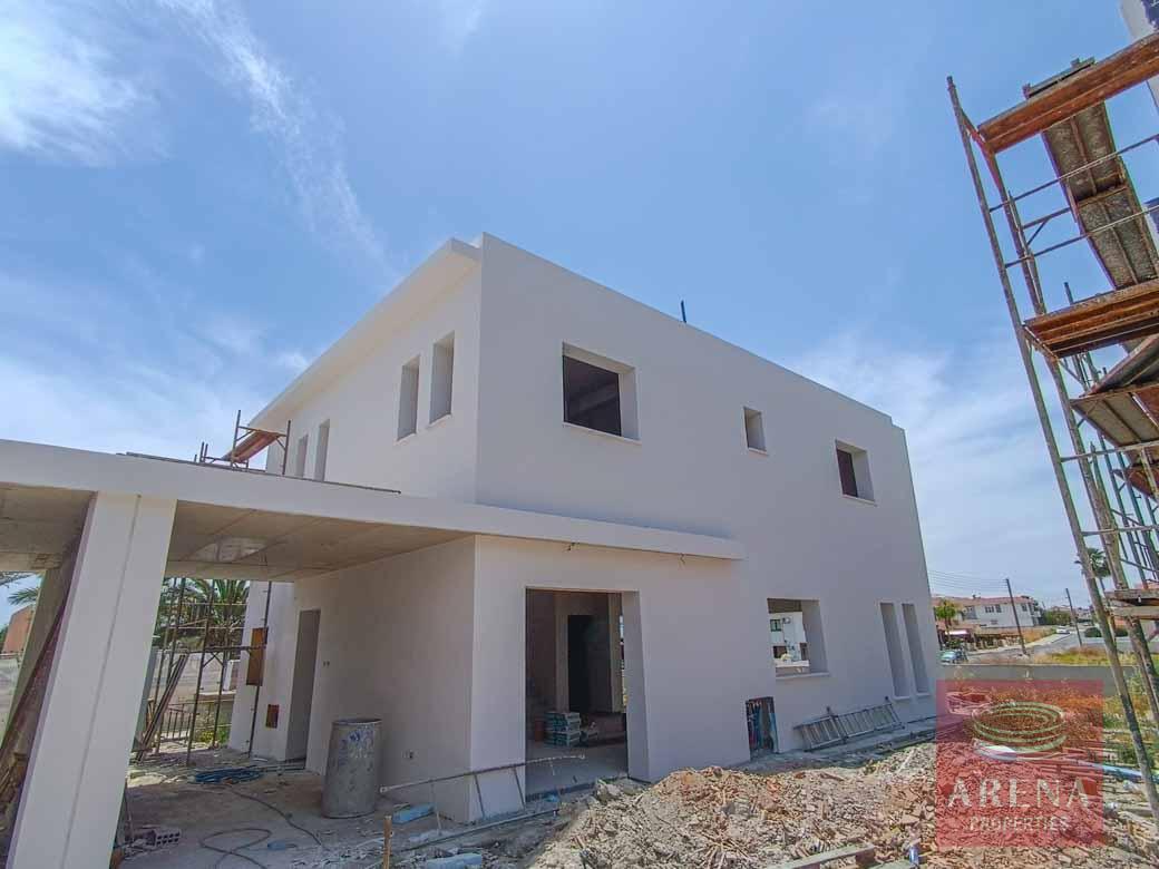 1 villa in aradippou 6924