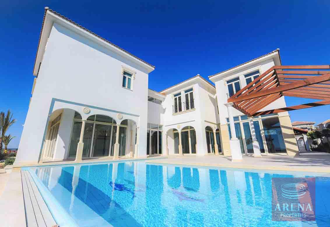 5 BED VILLA IN PERVOLIA - POOL