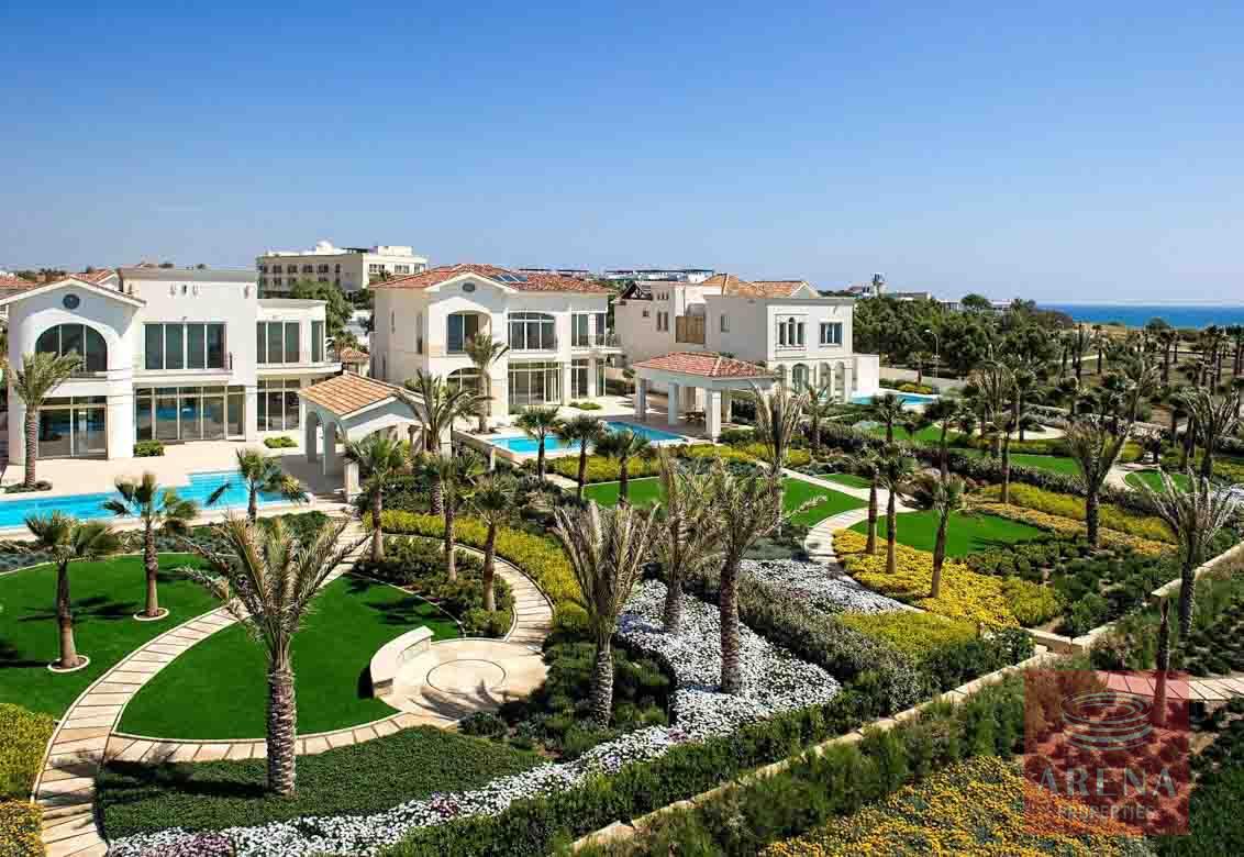 6 BED VILLA IN PERVOLIA FOR SALE