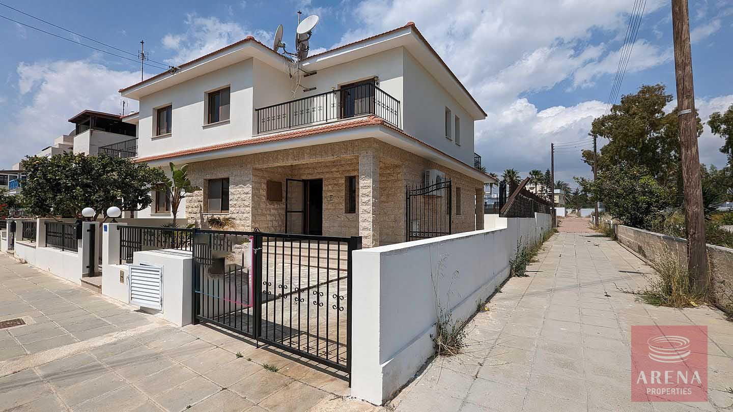 villa in pyla for sale