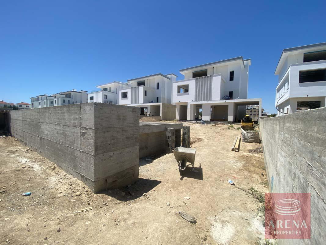 4 BED VILLA IN LIVADIA TO BUY