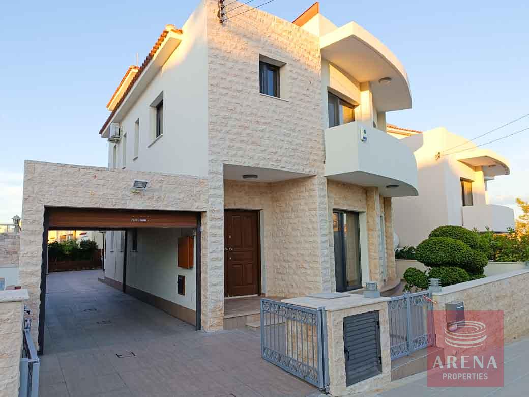 5 BED VILLA FOR SALE IN ARADIPPOU