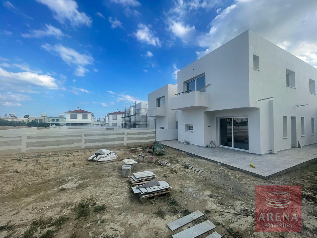 4 BED VILLA IN ARADIPPOU FOR SALE